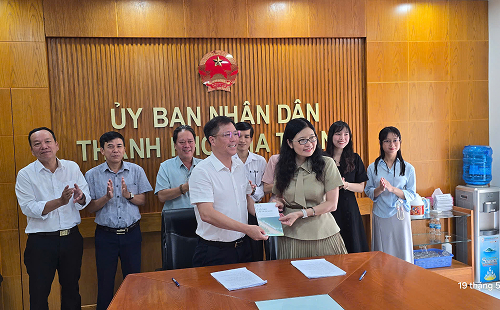 VinUni Delivers Green Living Toolkit to Nha Trang City Authorities